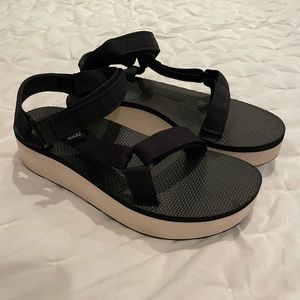 Womens Size 10 Platform Teva